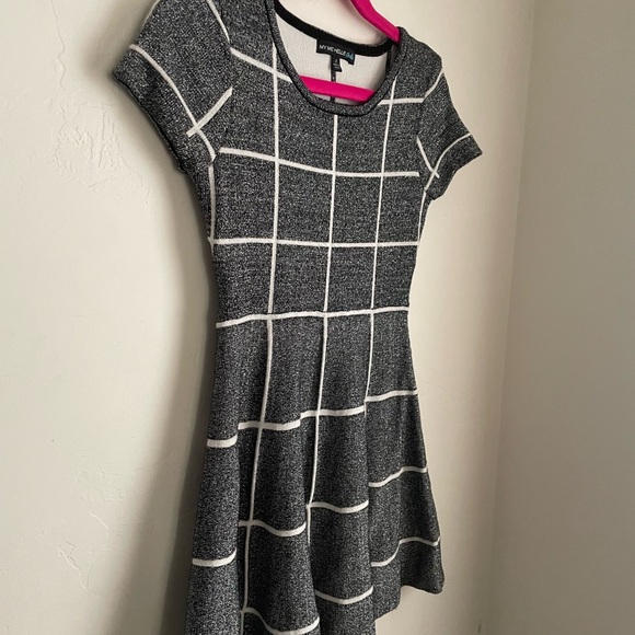 Gray Grid Pattern Dress - Picture 2 of 3
